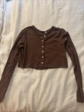 Brandy Melville Cropped Button-Front Long Sleeve Top in Brown
